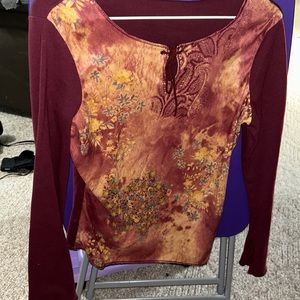 Beautiful, long sleeve shirt with small flowing arms